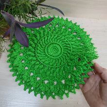 Load image into Gallery viewer, Green texture doily 14in
